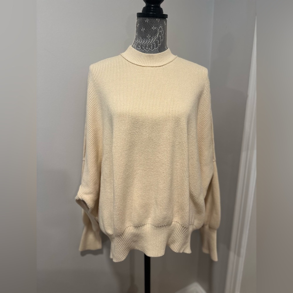 Free People Women’s Sz: S Oversized Cream Sweater Slouchy Tunic Mock Neck.